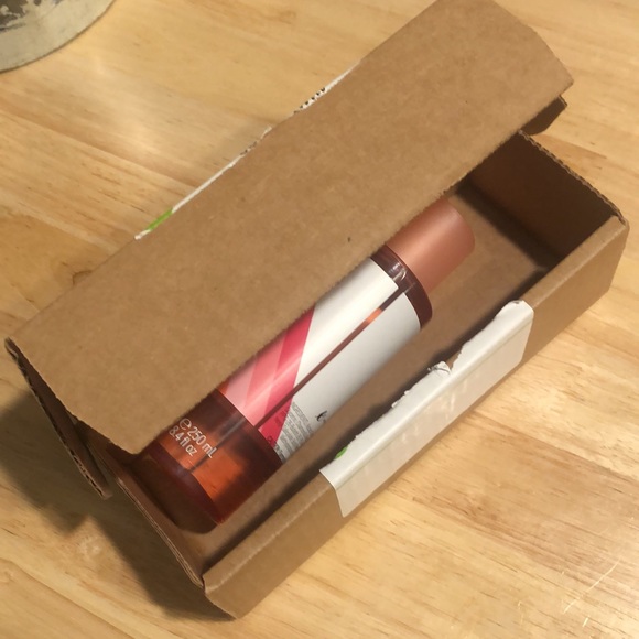 New in packaging Victoria secret Just Peachy body mist - Picture 6 of 6